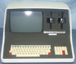 Un ordinateur personnel : le Superbrain II (1983) (DR[5])